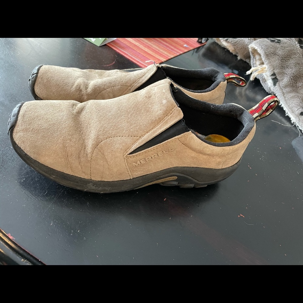 Men’s tan colored Merrel shoe